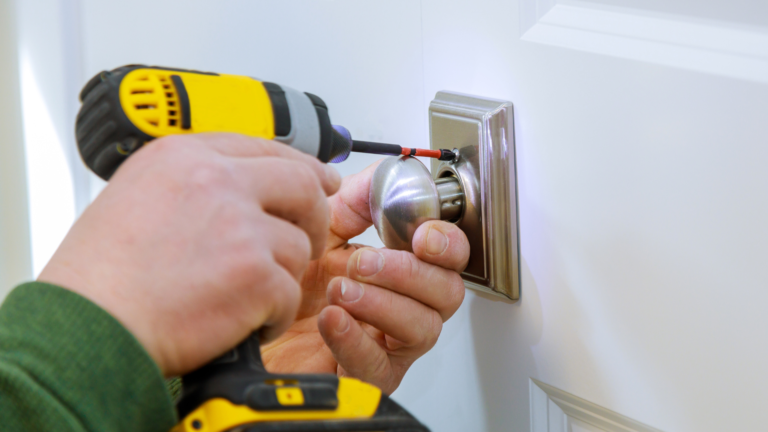 Experienced Commercial Locksmith Professionals in Tarzana, CA